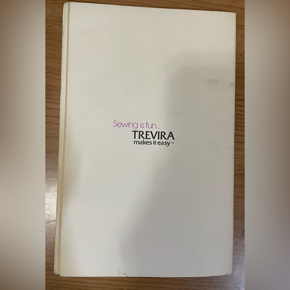 1970’s Vintage Trevira HOW TO SEW A KNIT by Joyce Brothers Great Artwork inside. - Picture 2 of 3